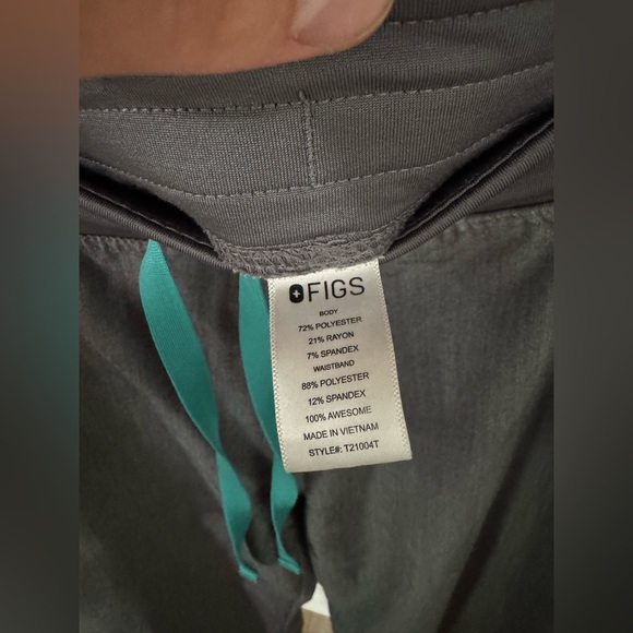 FIGS Gray Top and Pants with Tapered Legs and Elastic Waistband - Picture 6 of 7